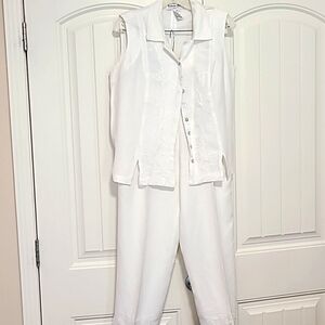 Victoria Holley, size 10,off white linen pantsuit.
